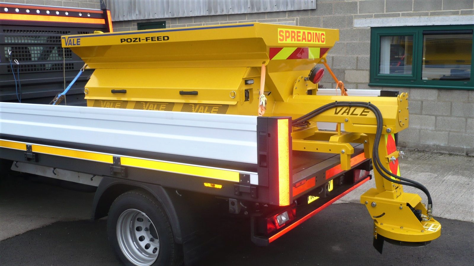 VALE Engineering’s versatile DM800 Demount Salt Spreader (Gritter) is supplied with a demount chassis for simple mounting onto a suitable flatbed or pickup type vehicle.