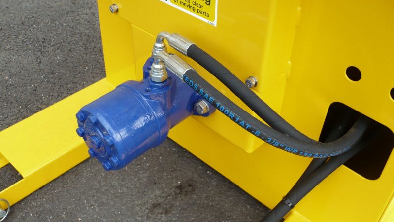 The Winter Wizard is hydraulically powered from the forklift truck