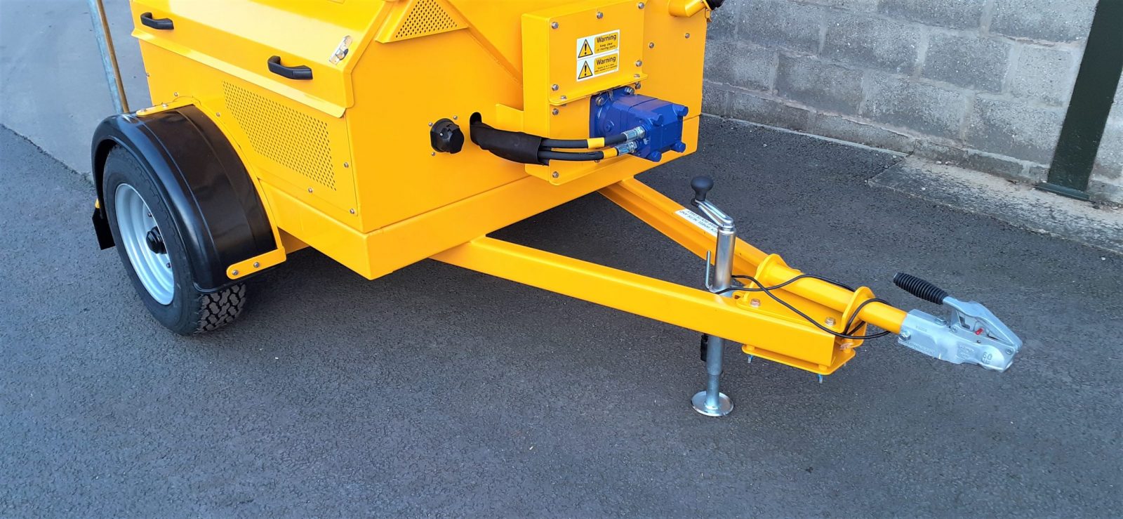 The TS800DC Tug-Towed Salt Spreader has a prop stand wheel with heavy duty road going wheels and tyres