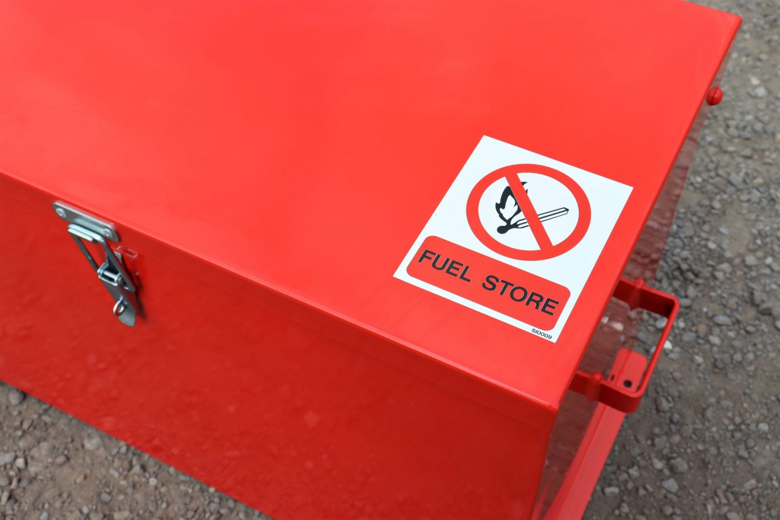 Clear warning signs feature on all VALE Engineering's Fuel Storage Safe