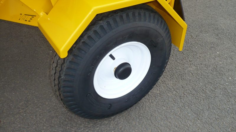 Heavy duty tyres on VALE Engineering's Towed or Mounted Drop Gritter TS80
