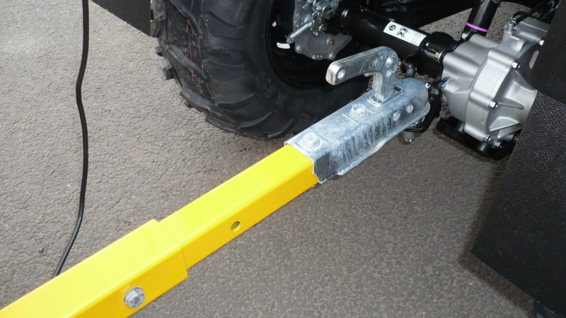 Towing head on the Towed or Mounted Drop Gritter TS80 suits a standard 50mm towing ball