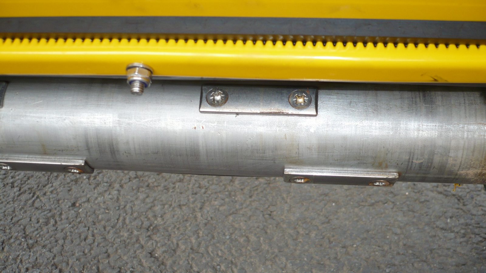 Replaceable stainless steel delivery cams to suit wet or dry salt on the Towed or Mounted Drop Gritter