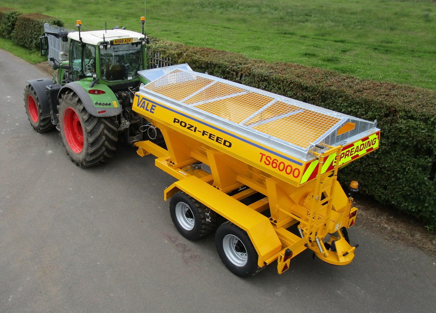 Tractor Towed Salt Spreader (Gritter) VALE TS6000 - Galvanized pitched mesh, complete with access hatch