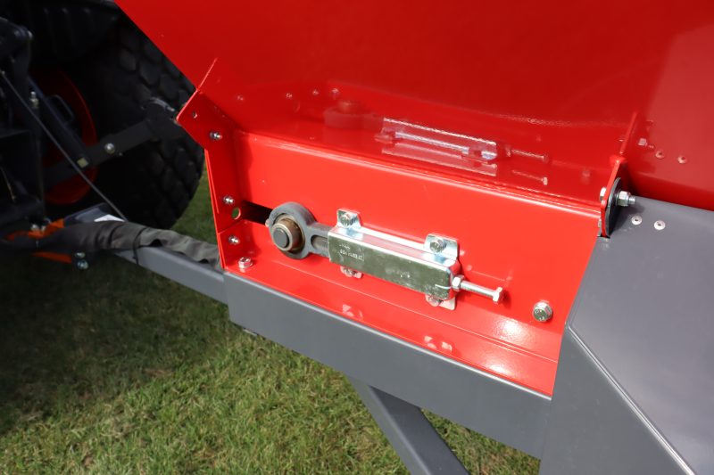 StarGreen TD1500T Trailed Turf Care Top Dresser from VALE Engineering features a simple and accessible belt tensioning bearing.